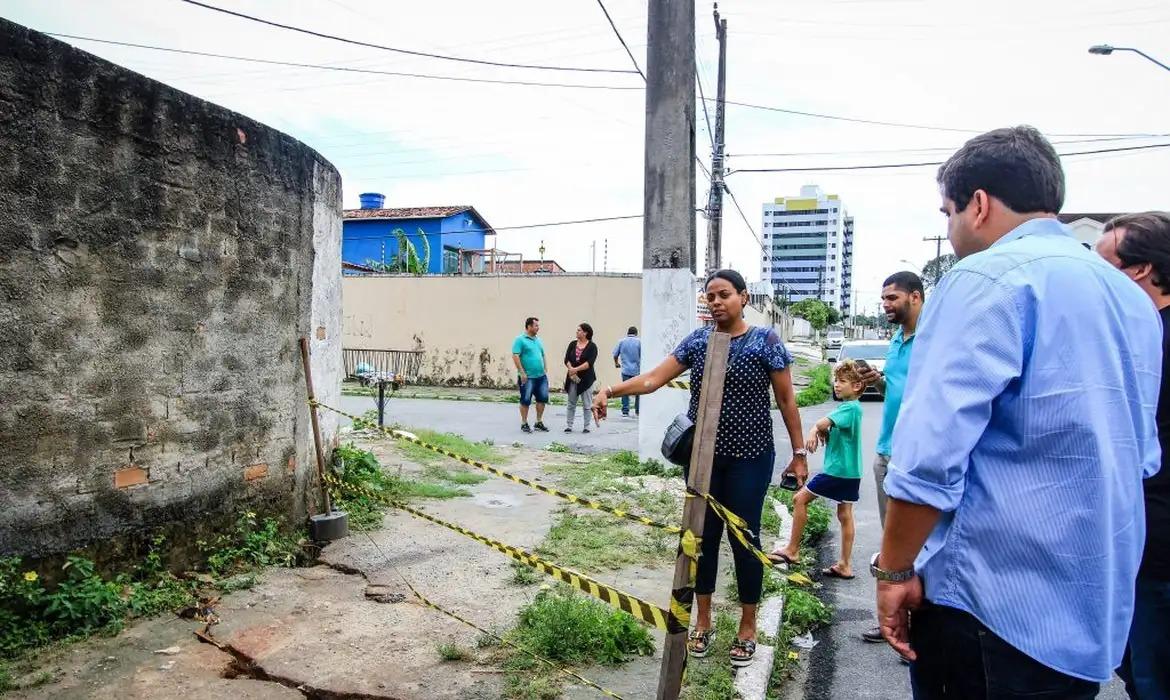 Afundamento de mina desacelera, mas alerta sobre colapso continua