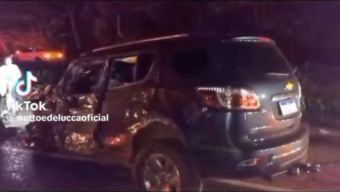 Cantor Zé Neto, da dupla Zé Neto e Cristiano, sofre grave acidente de carro.