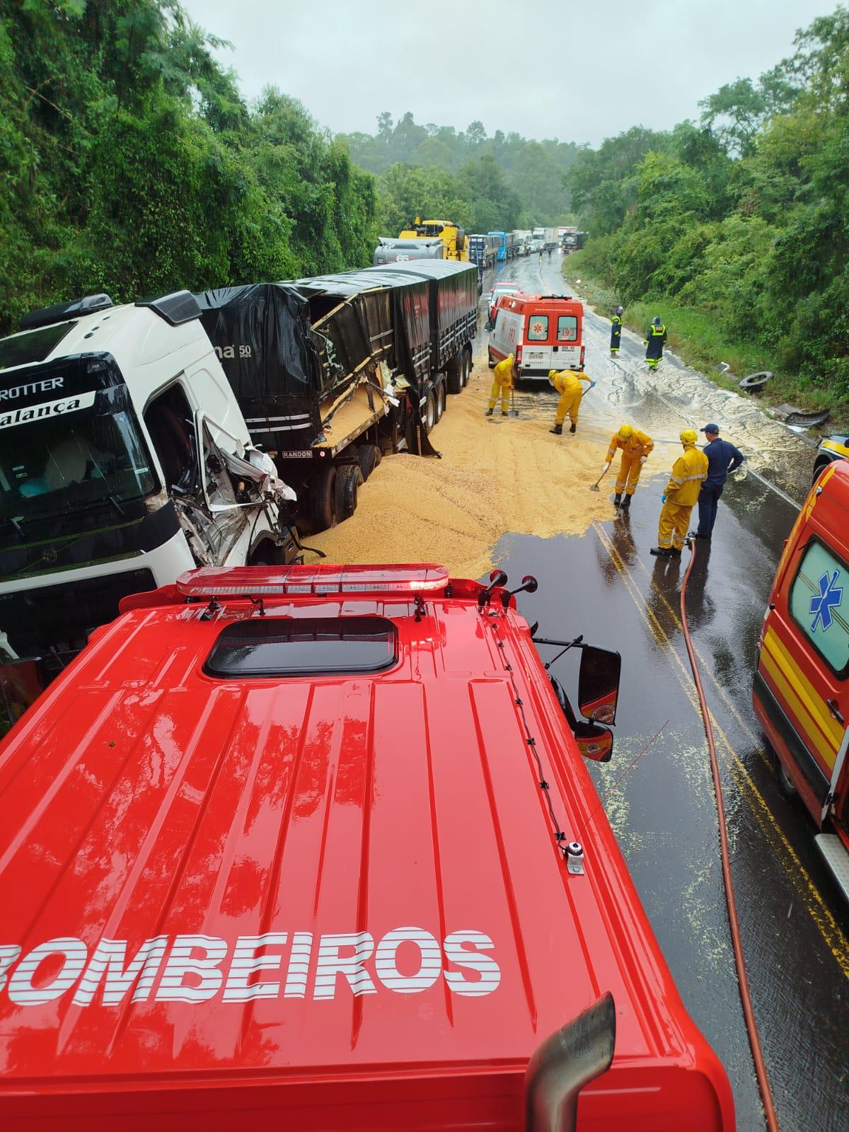 ACIDENTE NA BR 282 ENTRE CARRETAS