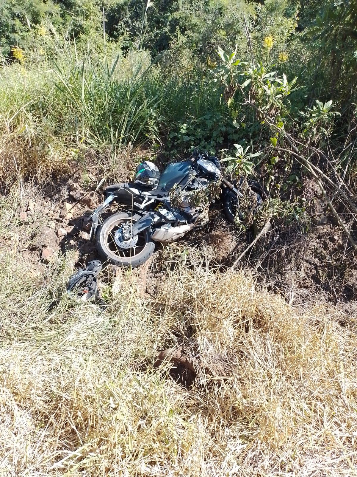 Acidente entre veículo e moto em São Lourenço do Oeste deixa motociclista ferido