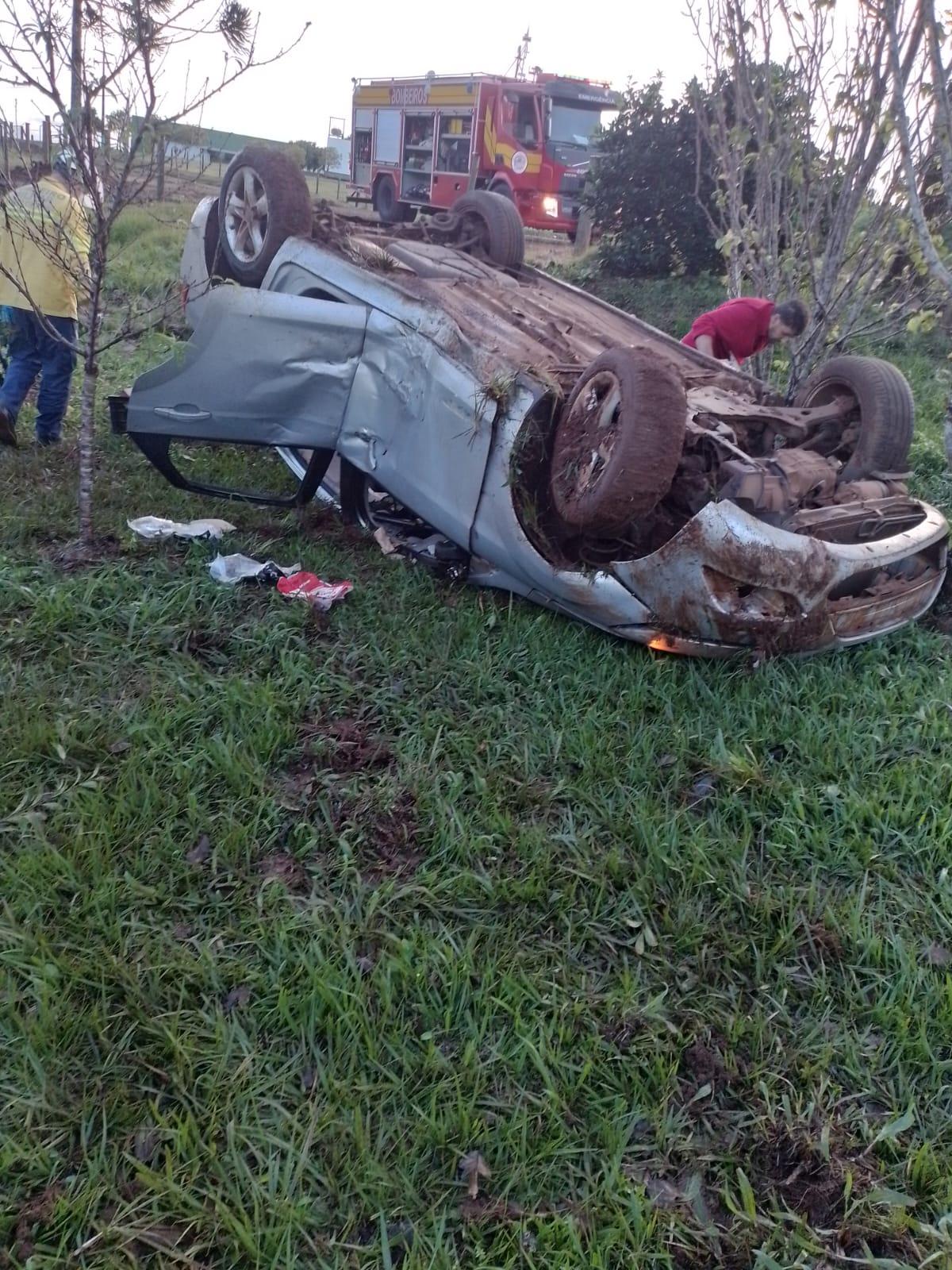 Motorista perde o controle do seu veículo e capota na SC-157 entre São Lourenço do Oeste e Novo Horizonte