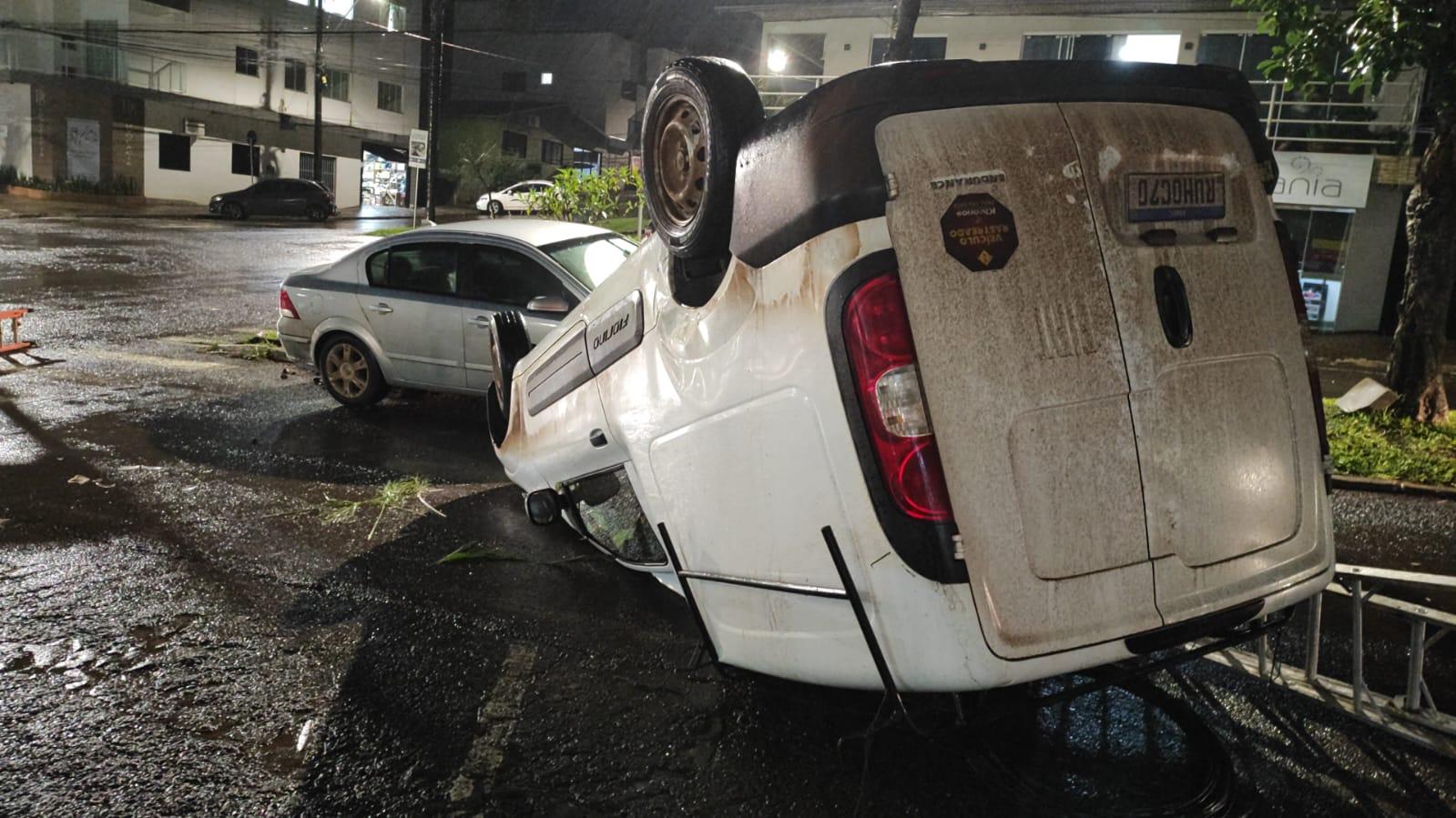 COLISÃO ENTRE DOIS VEÍCULOS NO CENTRO DE QUILOMBO SC