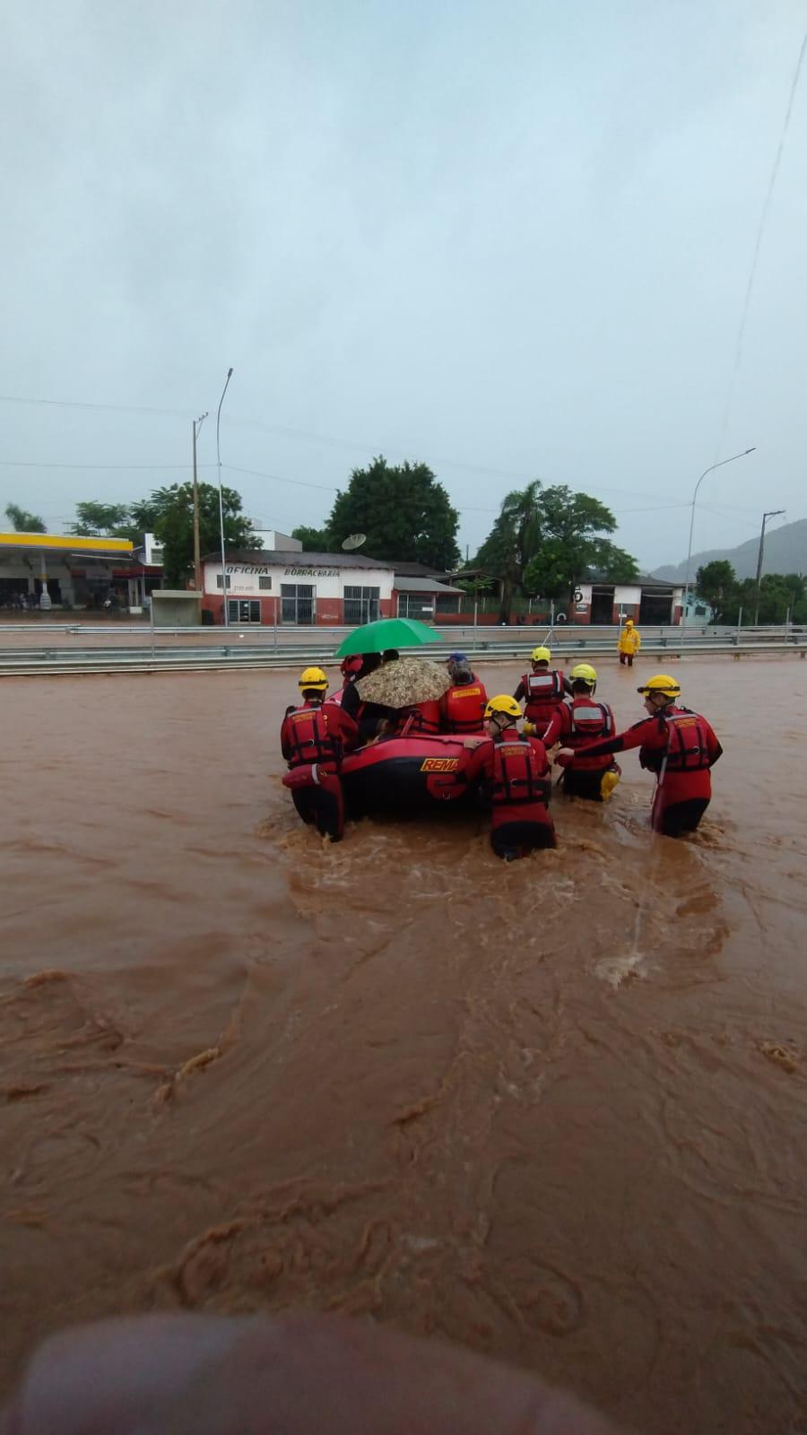 SANTA CATARINA ENVIA AJUDA HUMANITÁRIA AO RIO GRANDE DO SUL DIANTE DAS FORTES CHUVAS