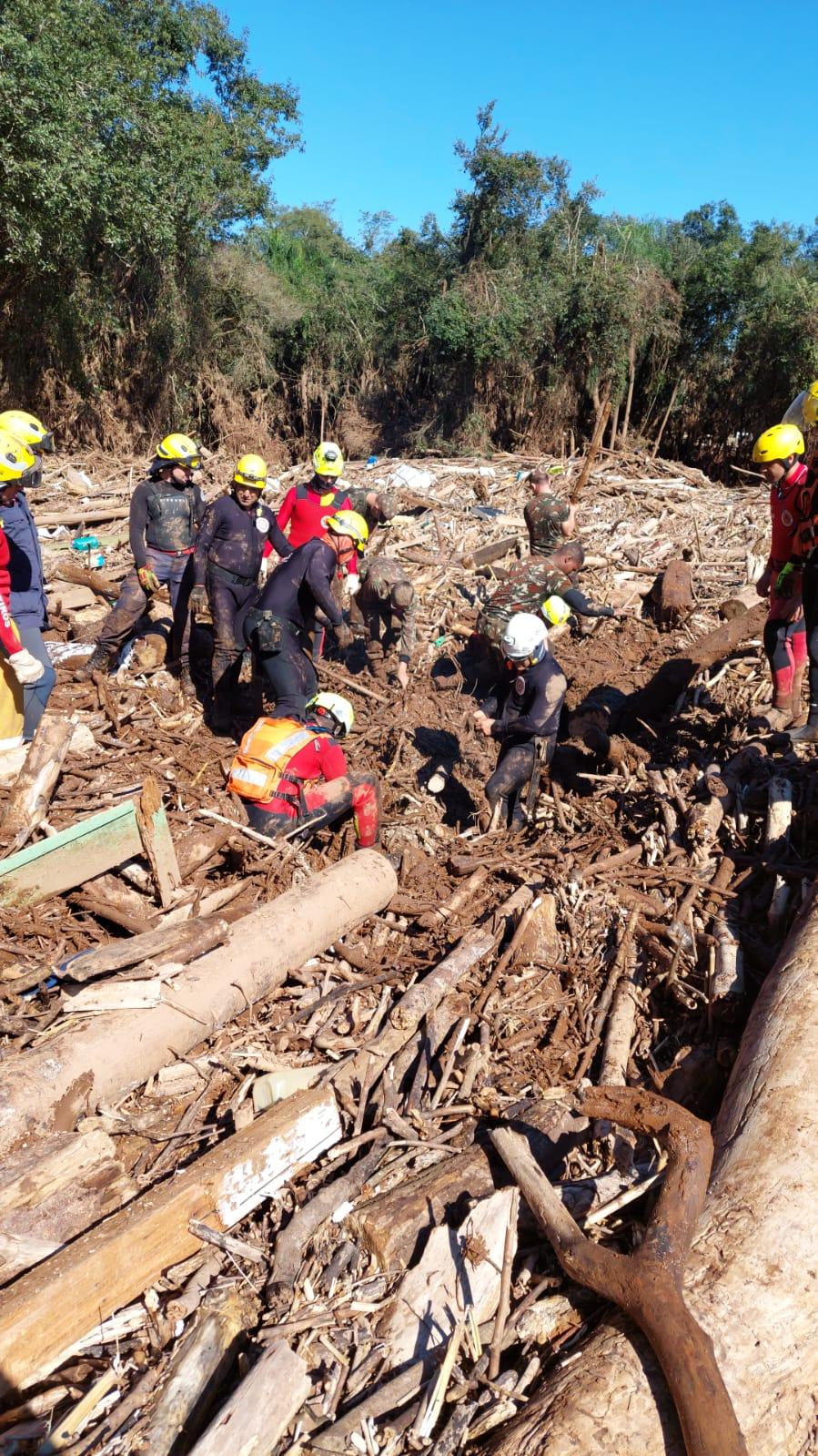 Trabalho do Corpo de Bombeiros Militar de Santa Catarina no Rio Grande do Sul