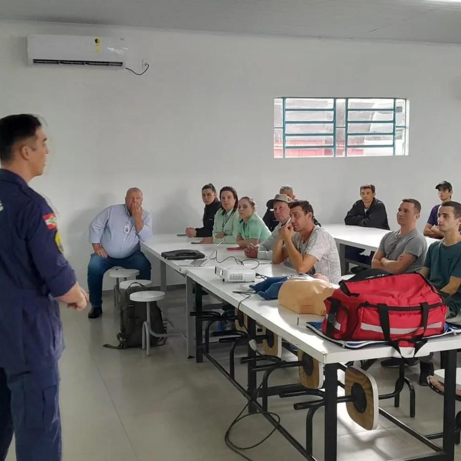 Ação de Prevenção é realizada na Cooperalfa Silo de Quilombo pelo Bombeiros