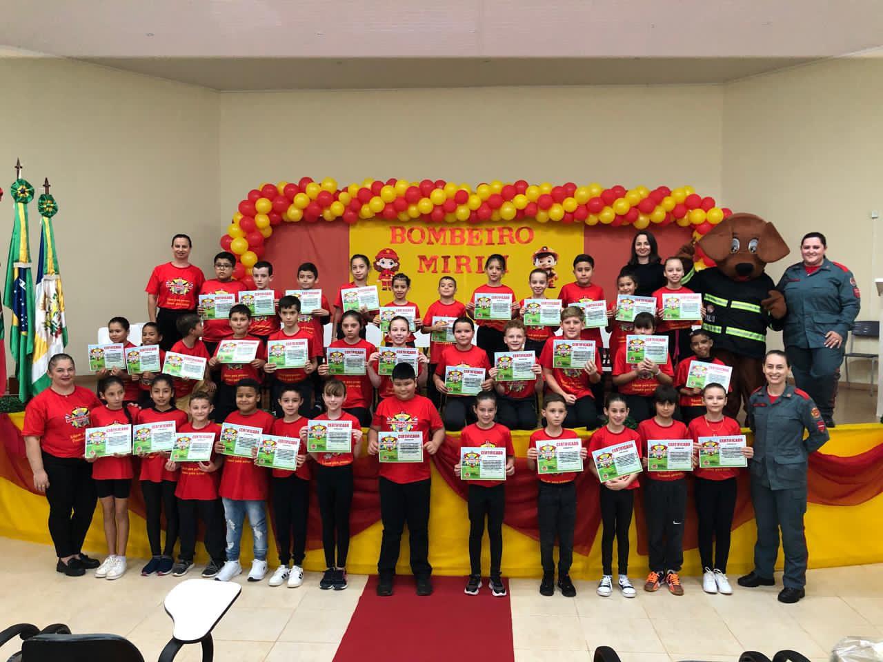 Formatura dos Bombeiros Mirins Escola Municipal de Jardinópolis/SC