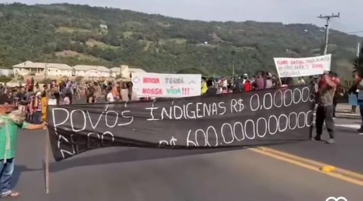 Manifestação Indígena Bloqueia Rodovia na Divisa de Santa Catarina e Rio Grande do Sul