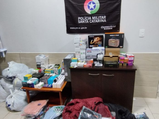 Polícia Rodoviária apreende produtos de origem estrangeira na SC 157.