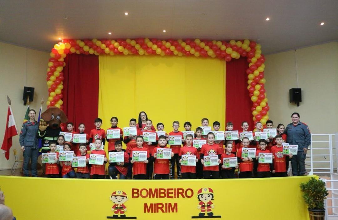 Primeira Formatura de Bombeiros Mirins em Formosa do Sul/SC