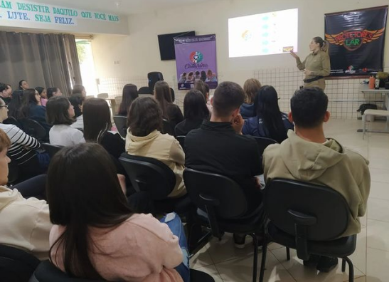 Polícia Militar realiza palestra sobre combate à violência doméstica contra as Mulheres em Quilombo