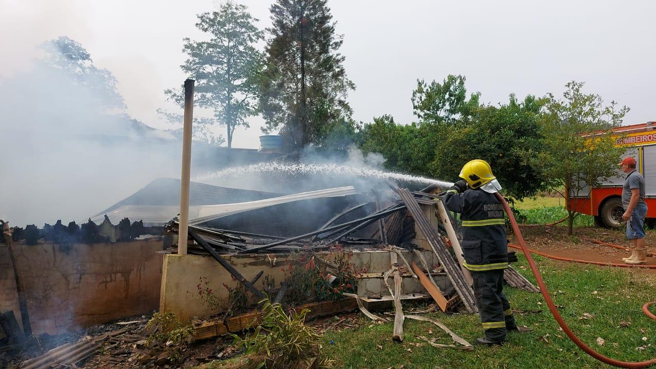 Formosa do Sul: Incêndio destrói residência mista no município nesta terça-feira (08)