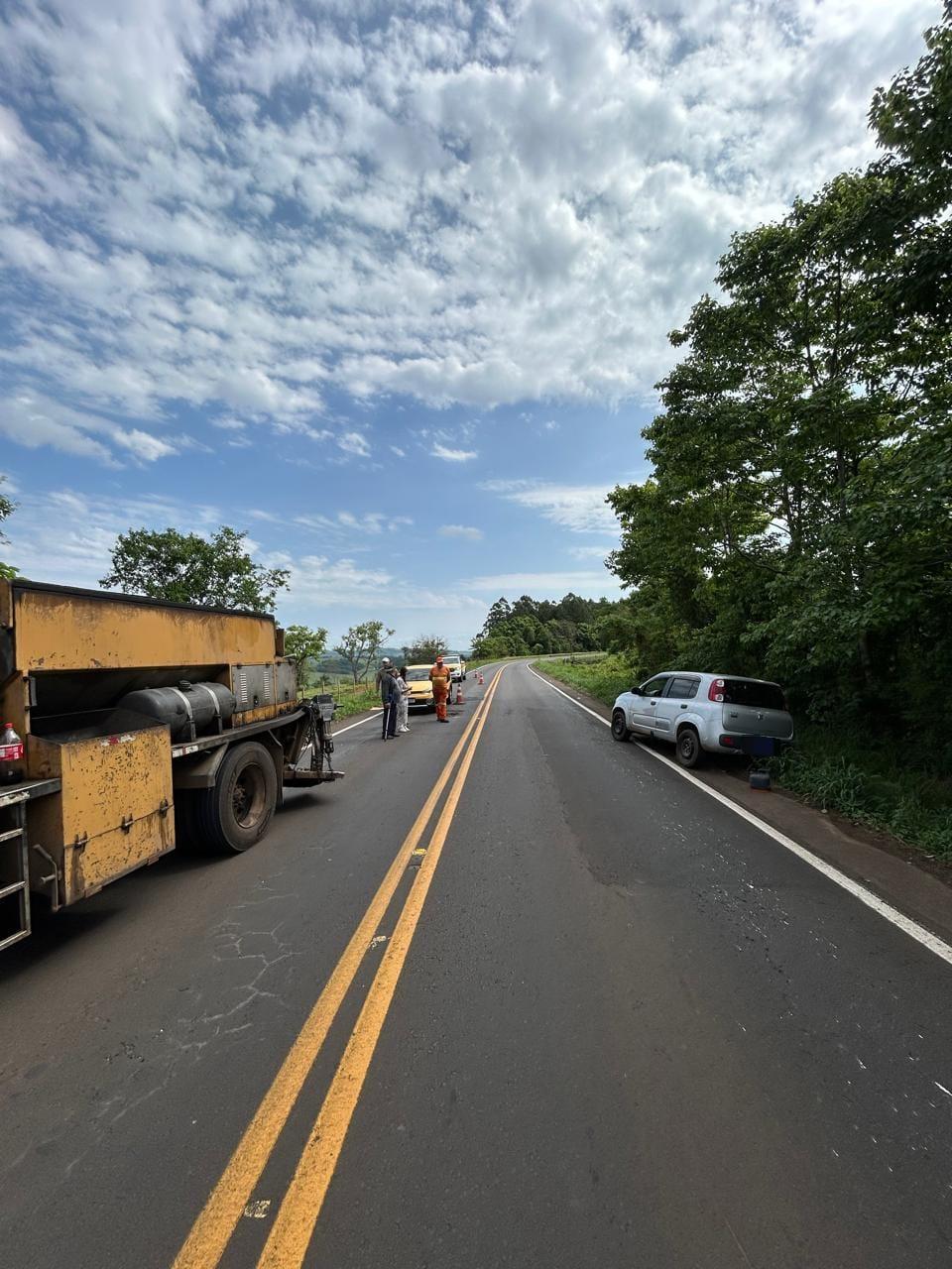 Quilombo: Idoso de Quilombo colide carro em caminhão parado na SC-157