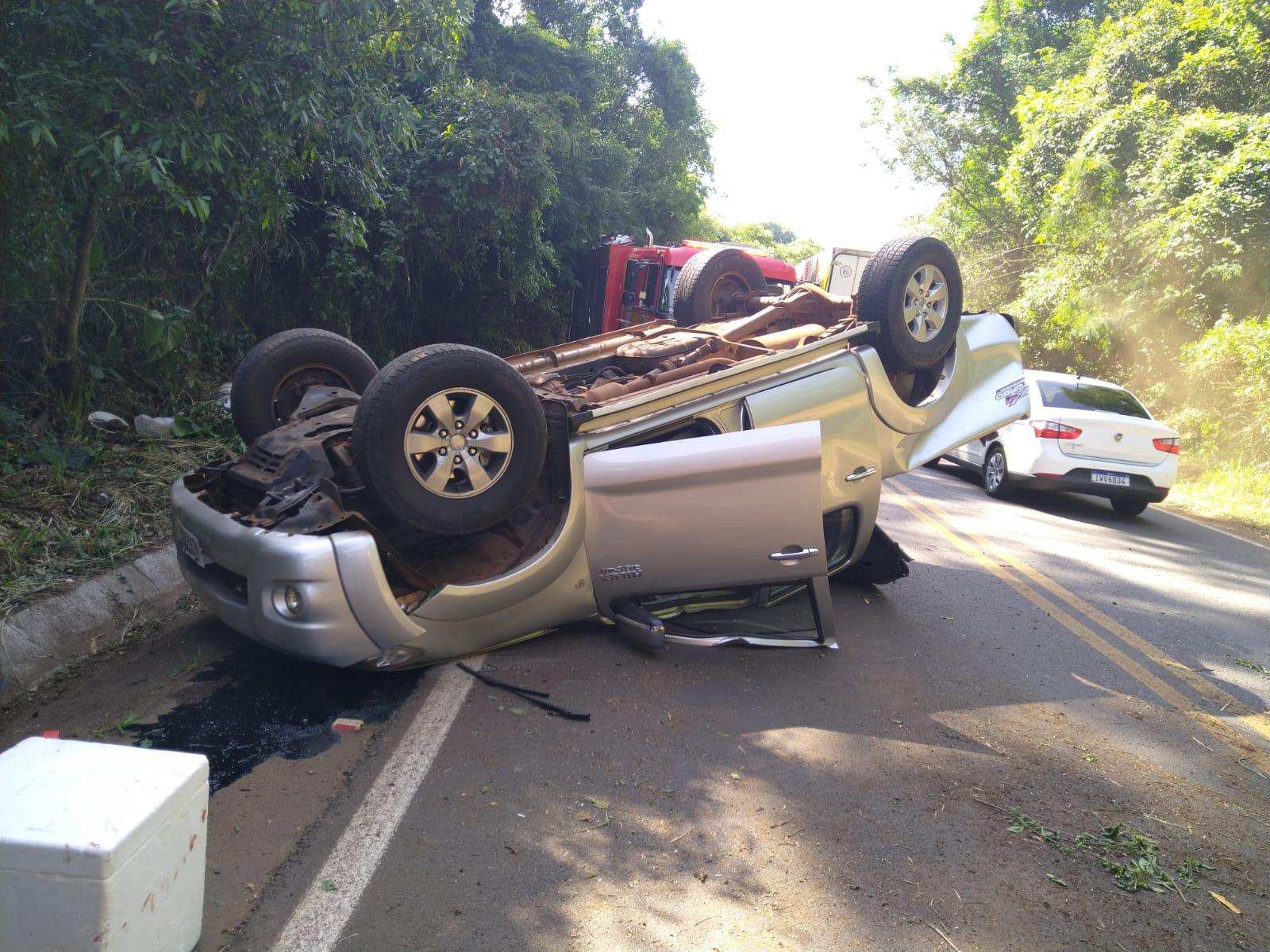 Capotamento de veículo na SC-157 em Quilombo