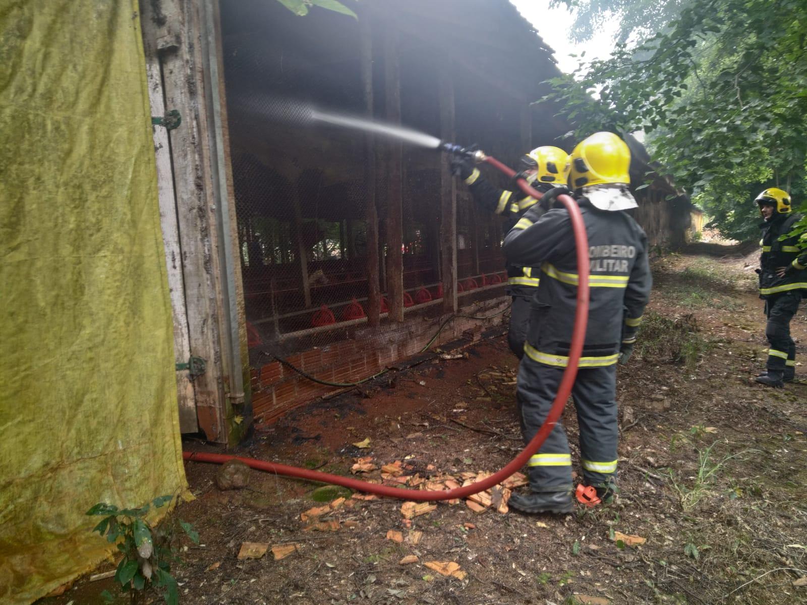 Incêndio em aviário em União do Oeste/SC