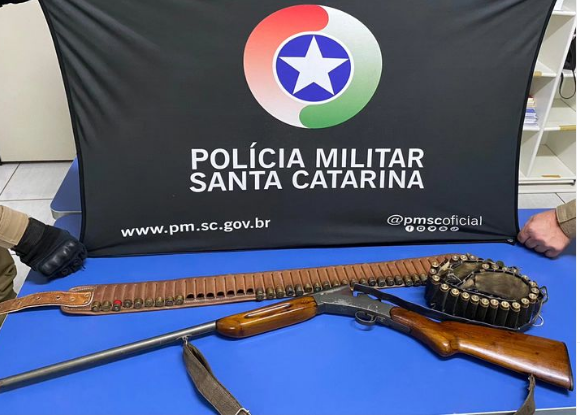 Polícia Militar prende homem por posse irregular de arma de fogo