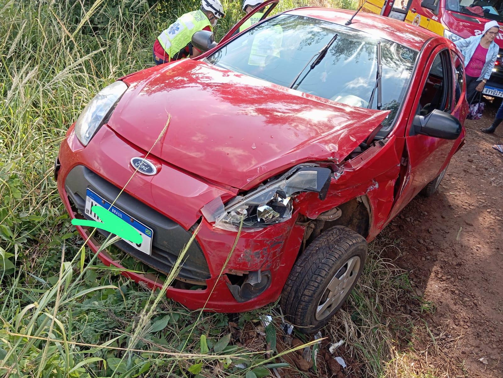 Acidente entre caminhão e carro no interior de Saltinho neste sábado deixa condutor idoso ferido gravemente